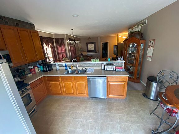 5th image of 3727 Westlake Village Dr