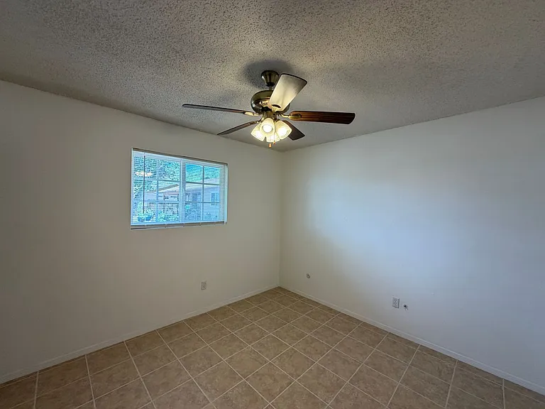 1143 De Vargas Ct SE — Photo 10