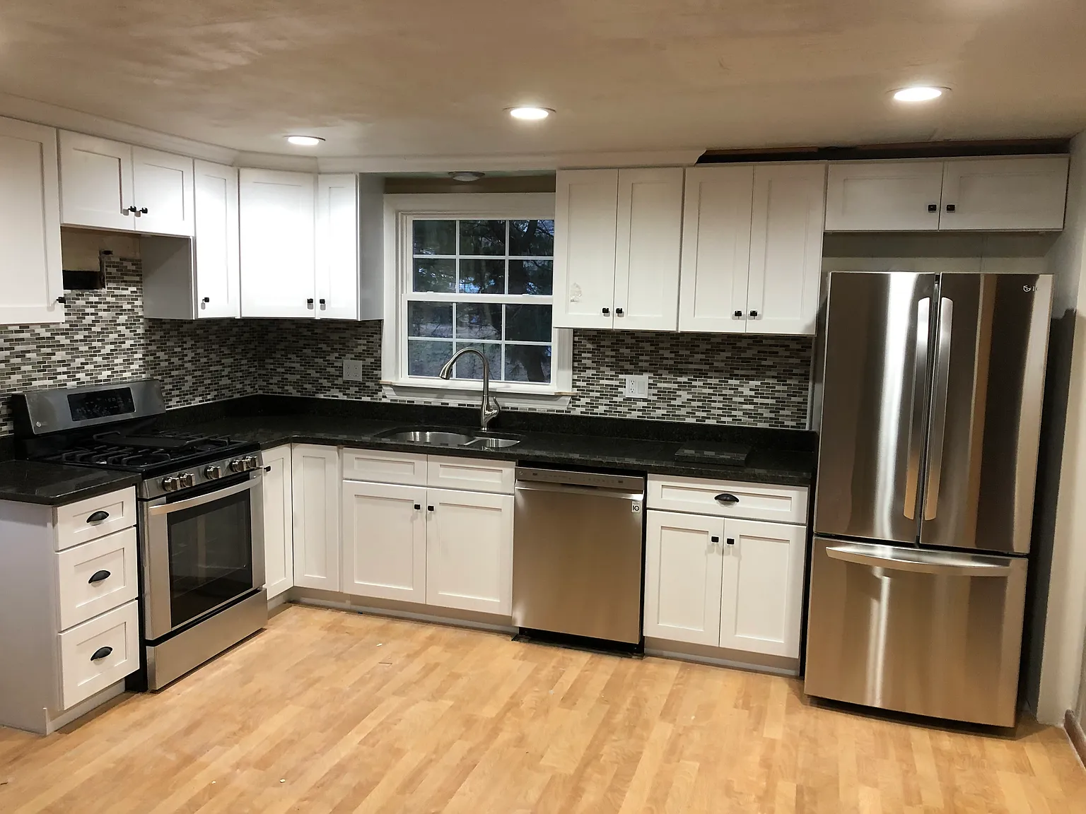 3 bed, 1150 sqft, $2,300 — Photo 3
