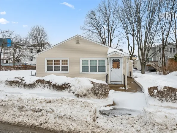 28 Granby Rd, Worcester, MA 01604