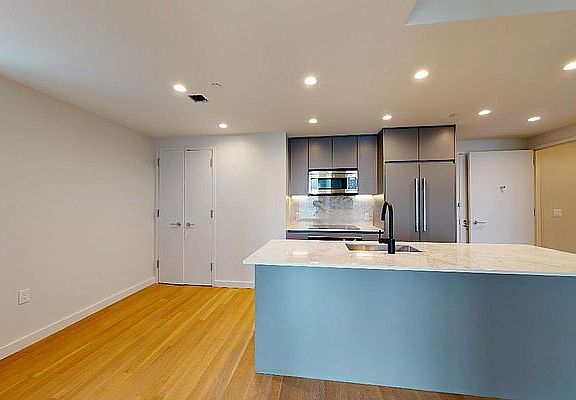 5th image of 515 E 86th St #1705