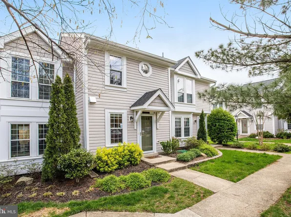 2411 S Walter Reed Dr, Arlington, VA 22206