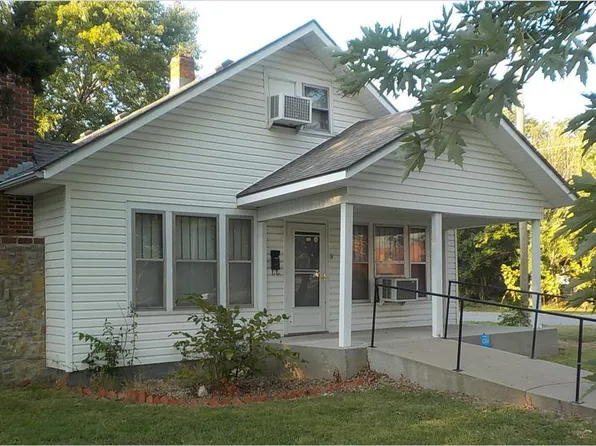 802 W 4th St, Coffeyville, KS 67337