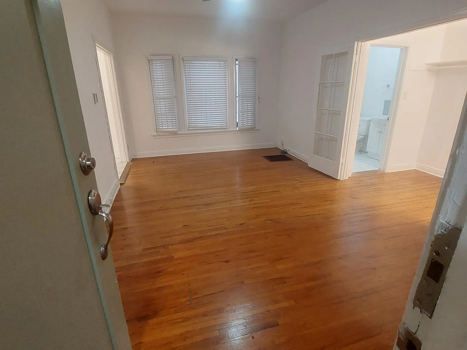 Studio, 500 sqft, $1,725 — Photo 3