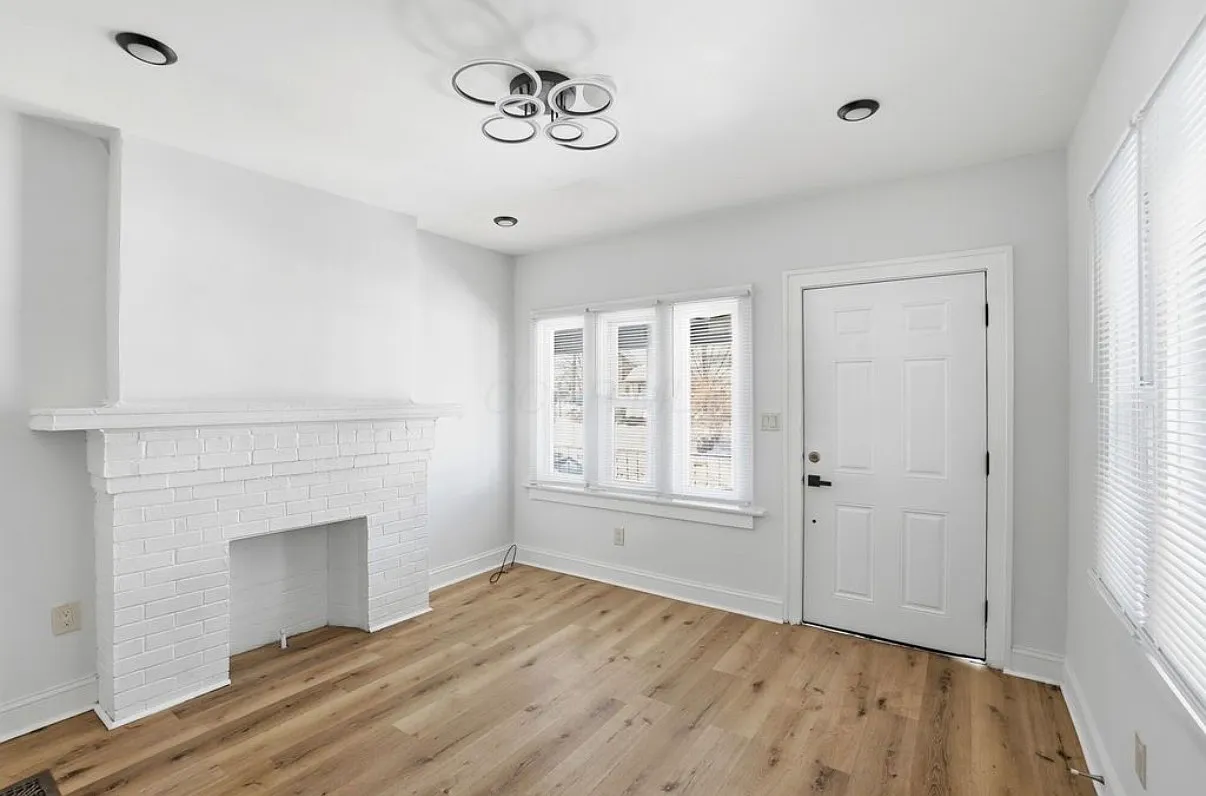 2 bed, 1107 sqft, $1,650 — Photo 3
