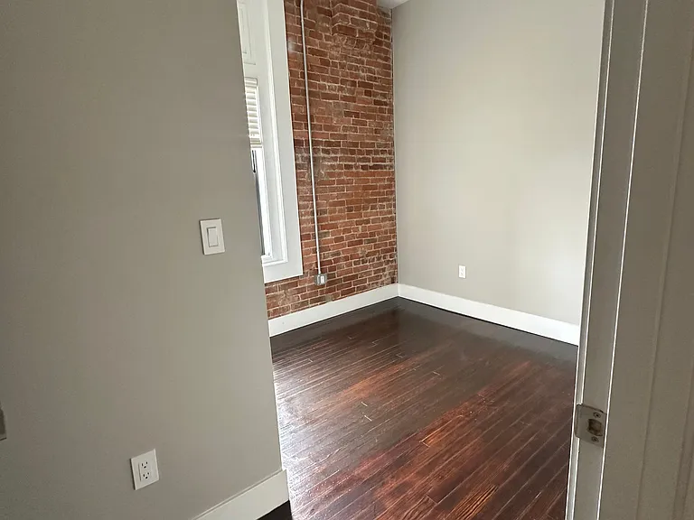 1212 Meridian St #201 — Photo 6