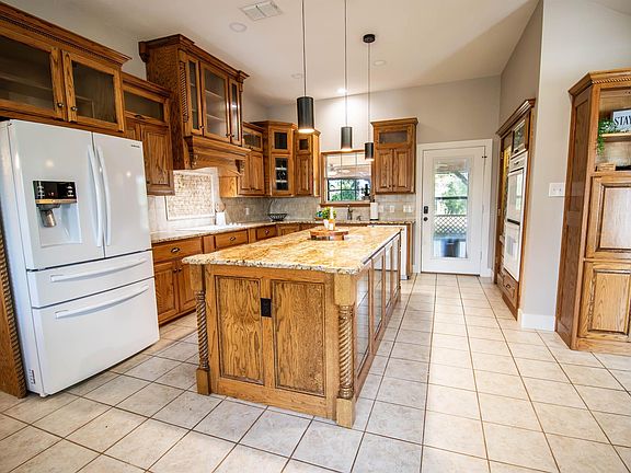 4th image of 237 Lakeview Cir