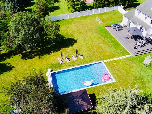 https://photos.zillowstatic.com/fp/5c6ce6eb05ab84f5d9876171f867b73d-p_e.webp