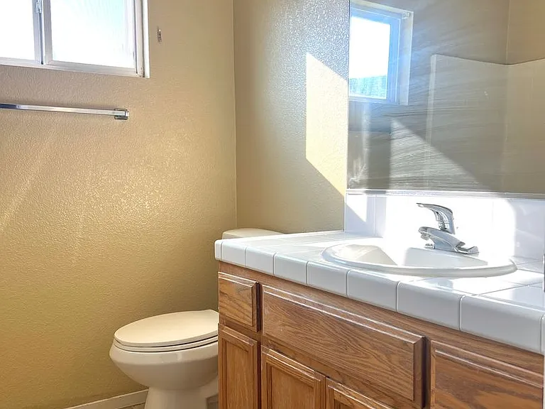 633 Langley Ct — Photo 9