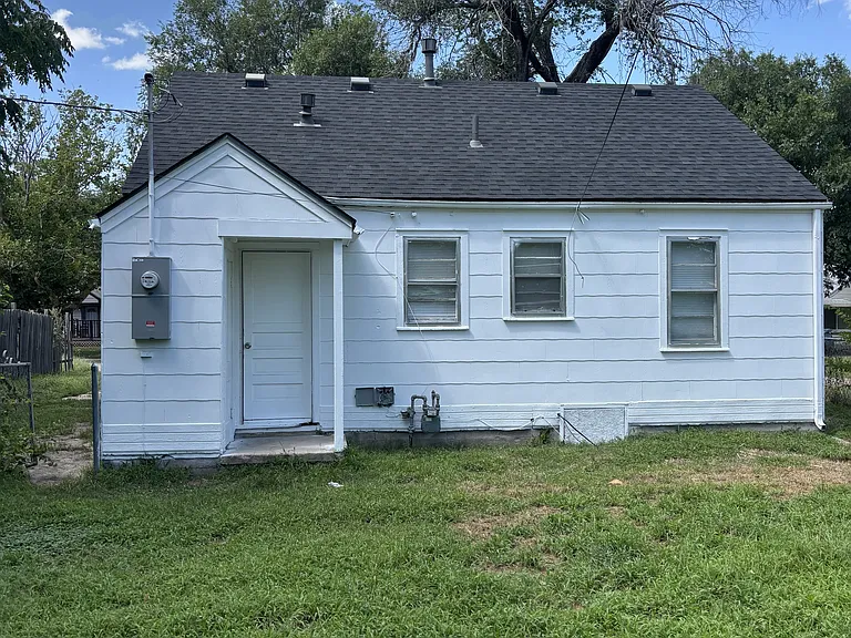 1729 E Looman St — Photo 13