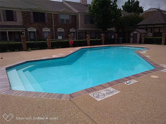 2nd image of 613 Carriagehouse Ln APT 5D