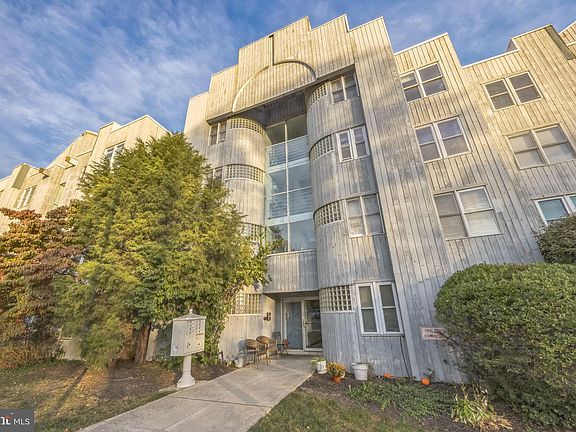 4th image of 5217 Le Parc Dr #61