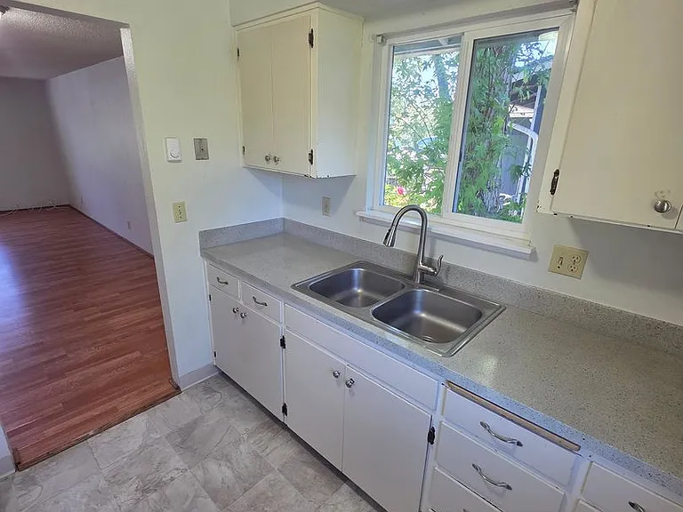 446-448 S 51st Pl — Photo 5