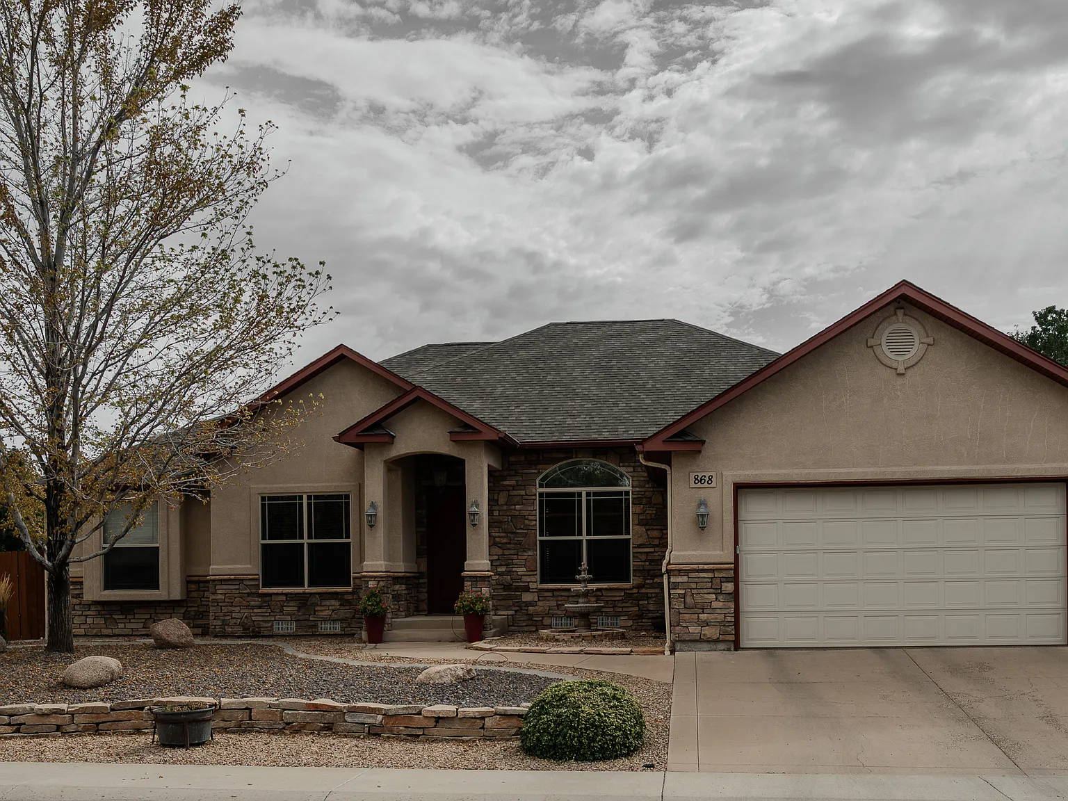 3 bed, 2438 sqft, $3,300 — Photo 2
