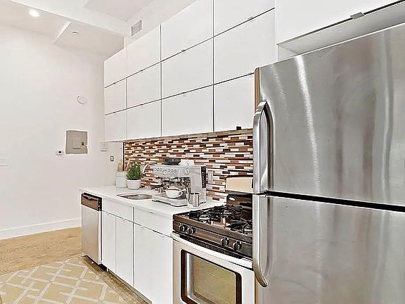 2nd image of 753 Lexington Ave APT 1D