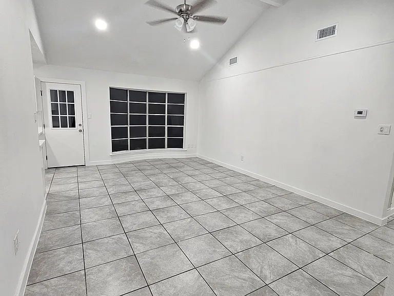 11518 Larkdale Dr — Photo 4