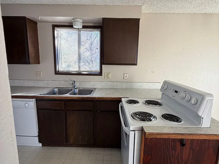 1847 Dawn Ct — Photo 1