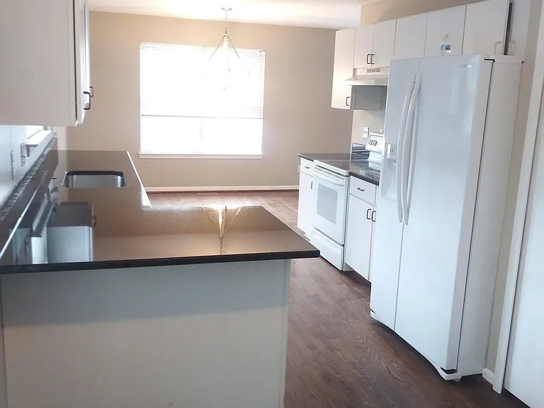 436 E Kenilworth Ave — Photo 5