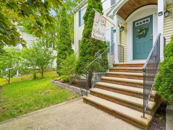 45 Braeburn Rd #45, Hyde Park, MA 02136
