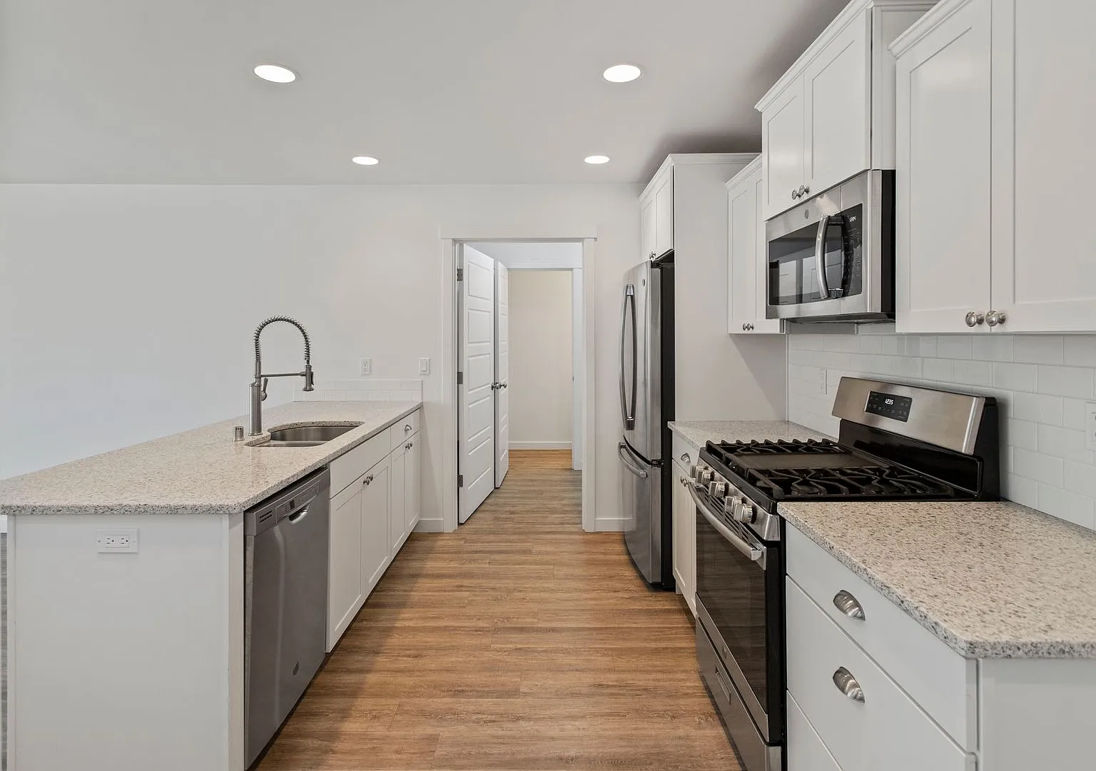 4 Bed 2.5 Bath - Modern Townhome - Hillcrest - NAS Whidbey — Photo 3