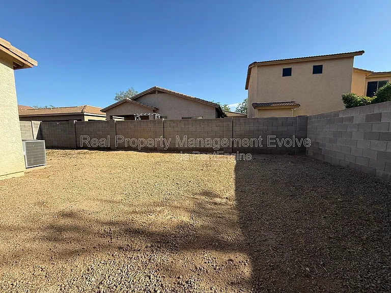 914 E Christine Pl — Photo 30