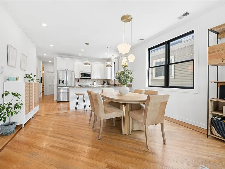 3827 N Greenview Ave #2S — Photo 4