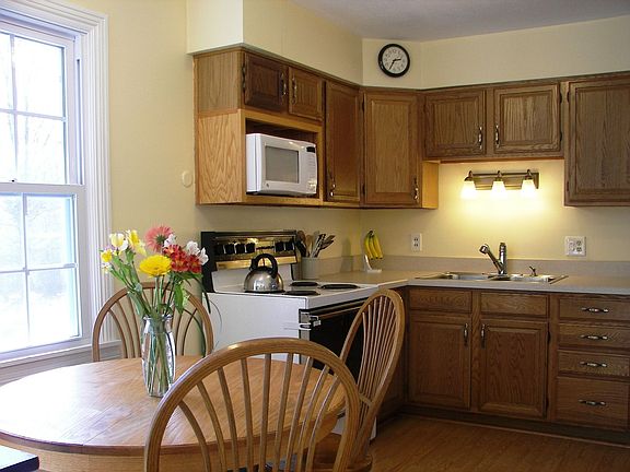 Sunny updated kitchen