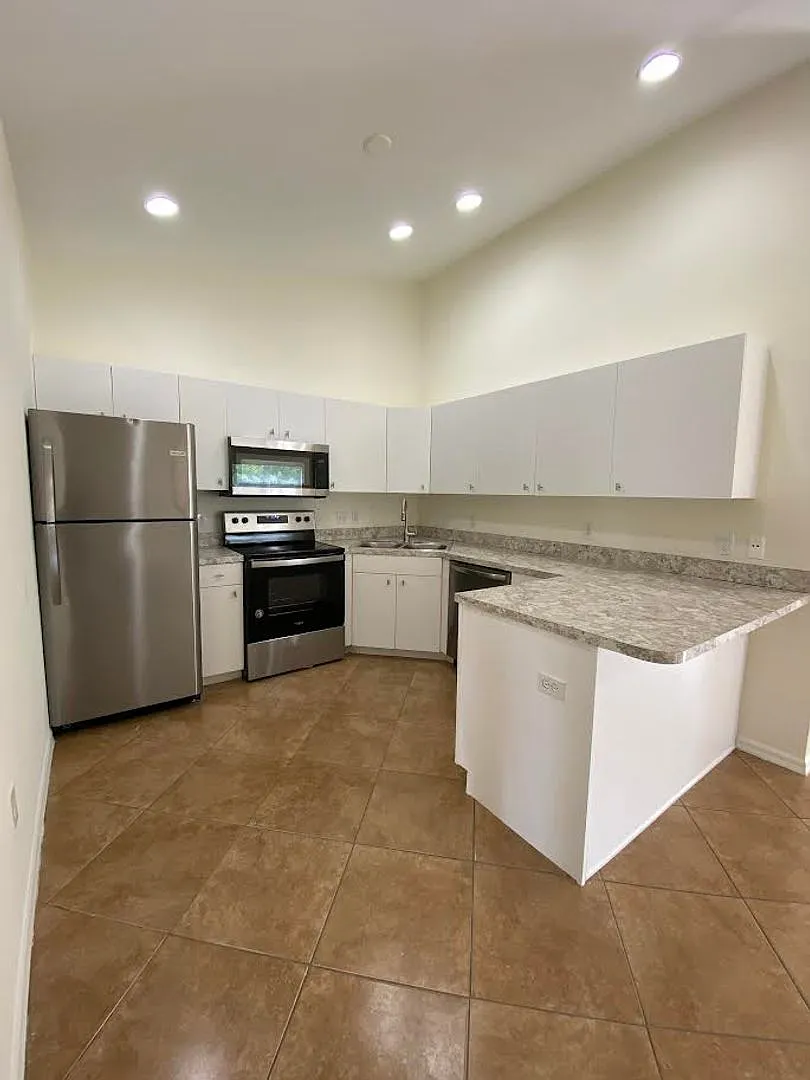 2 Bed 2 Bath Duplex in San Carlos Park — Photo 3