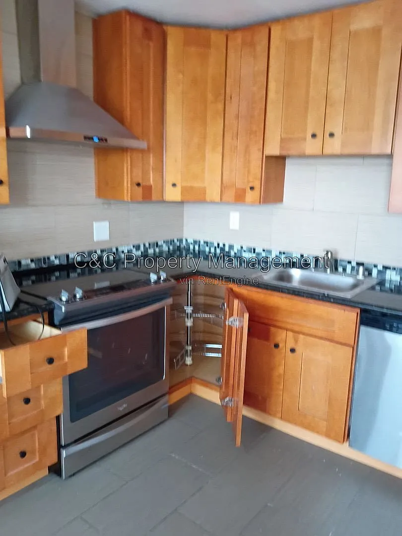 2 bed, 1.0 bath, 800 sqft, $2,100 — Photo 3