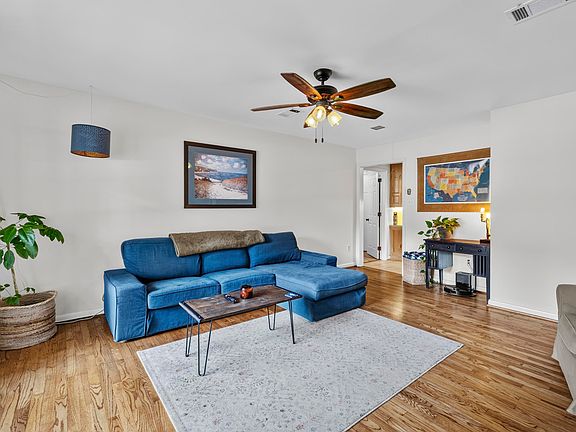 4th image of 910 Wildwood Ave