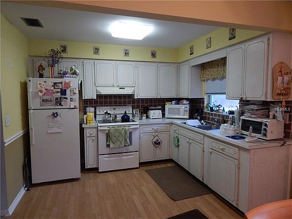 3rd image of 8260 Burgundy Dr