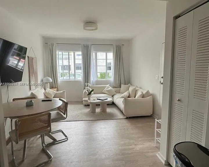 810 7th St #28 — Photo 3