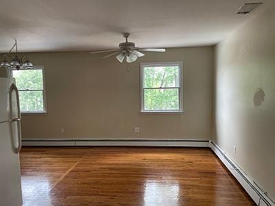 5th image of 50 Nancy Ln #B