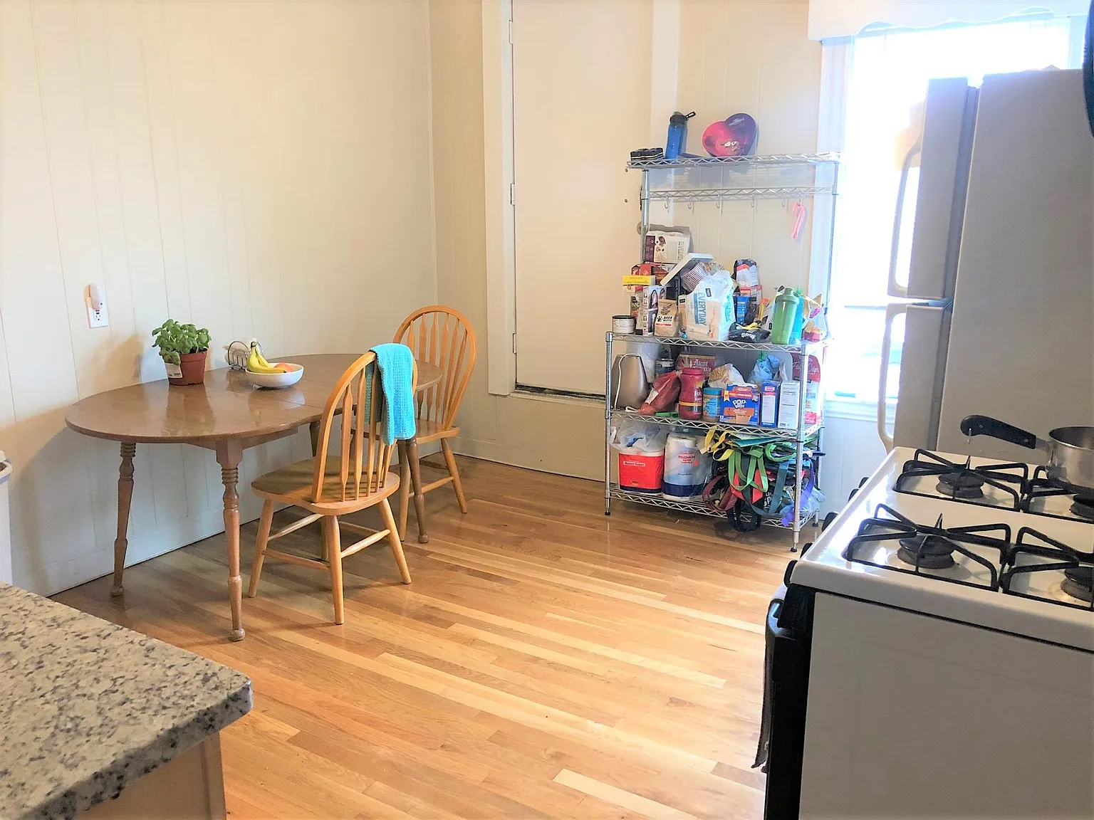 3 bed, 1100 sqft, $3,650 — Photo 3