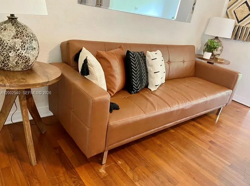 3 bed, 1078 sqft, $4,050 — Photo 4