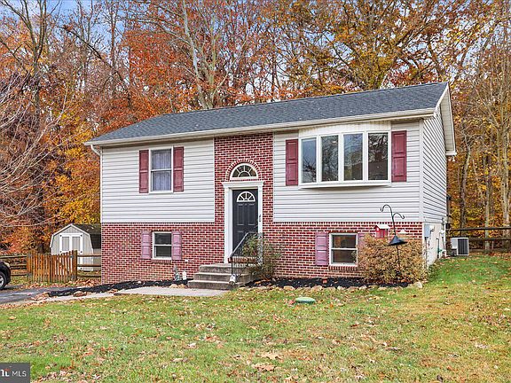 3rd image of 40 Catalpa Dr
