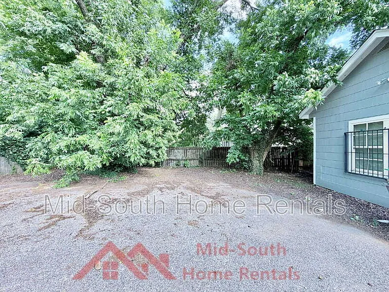 1956 Lamar Ave — Photo 24
