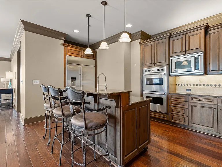 501 Samuels Ave #230 — Photo 8
