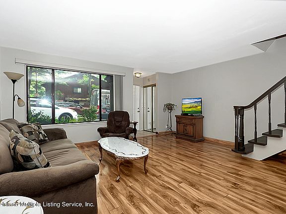 3rd image of 58 Belmar Dr W