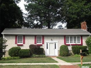 2 Wilafra Pl, Northport, NY 11768