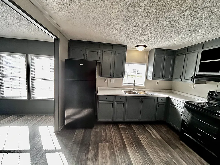 Hickory Knoll — Photo 66