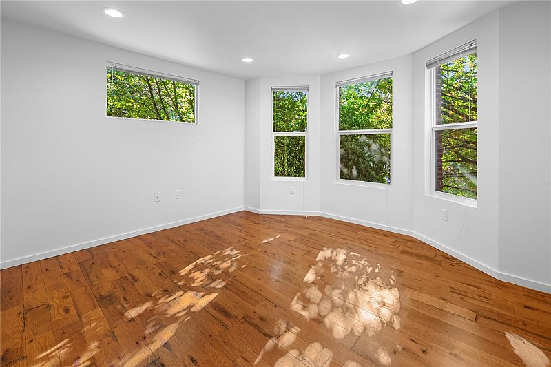 2nd image of 1414 E Spring Street