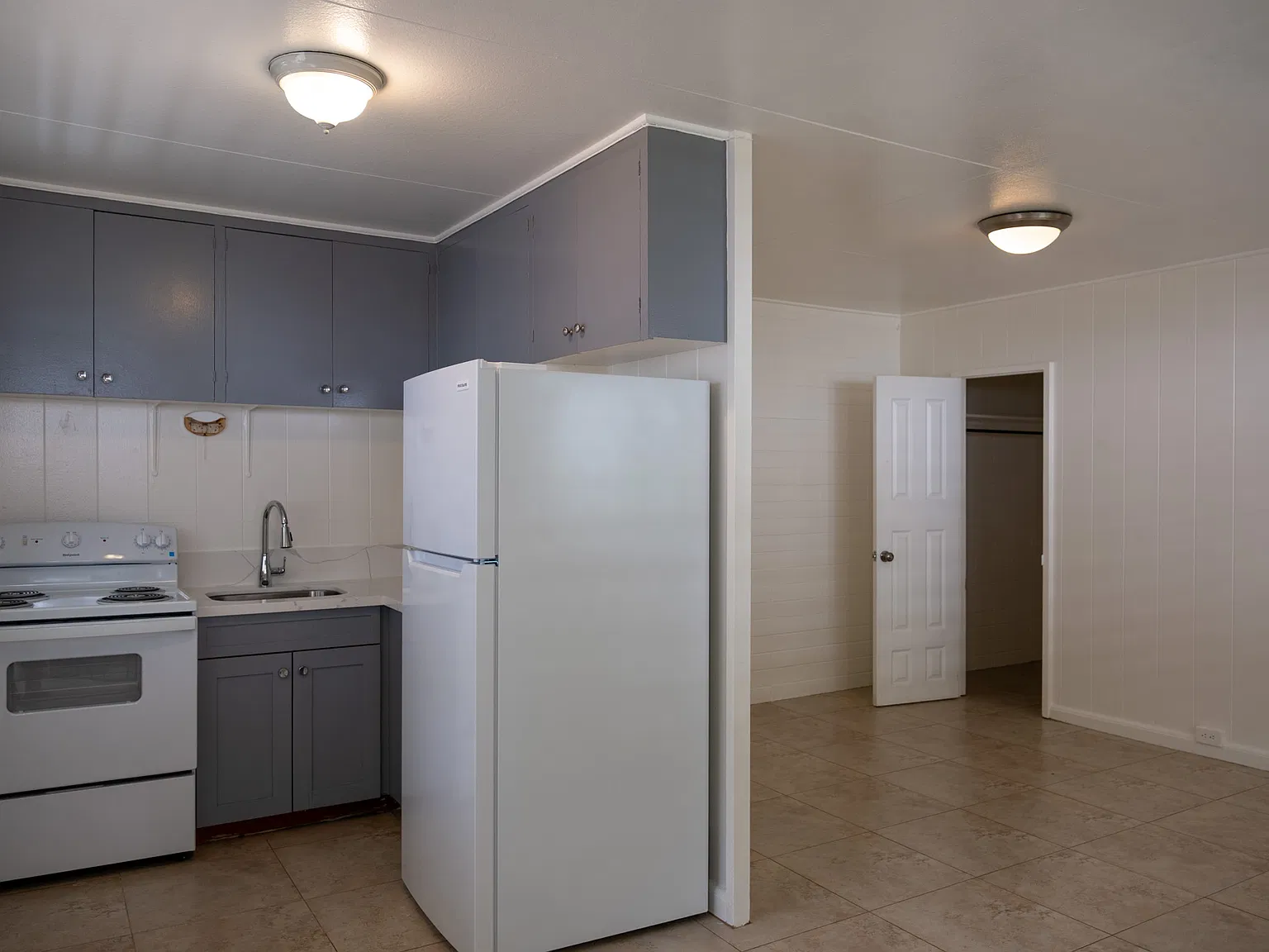 Studio, 300 sqft, $1,300 — Photo 1
