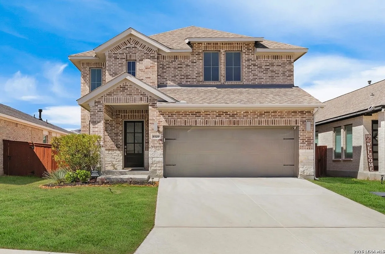 3 bed, 2.5 bath, 2400 sqft, $2,700 — Photo 1