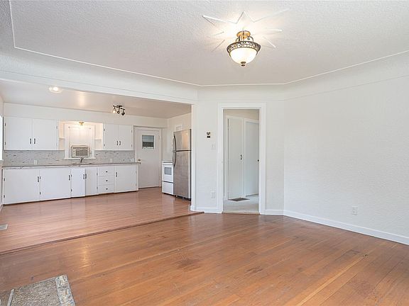 4th image of 9559 Chemainus Rd
