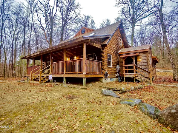 89 Lady Of The Lake Ct, Becket, MA 01223