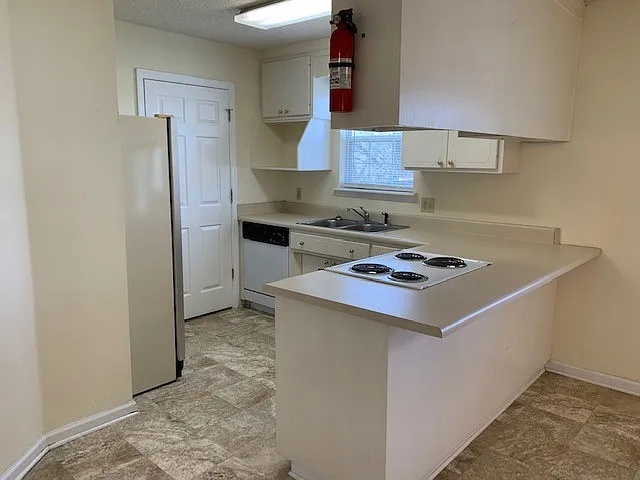 4184 Hamilton Cir — Photo 3