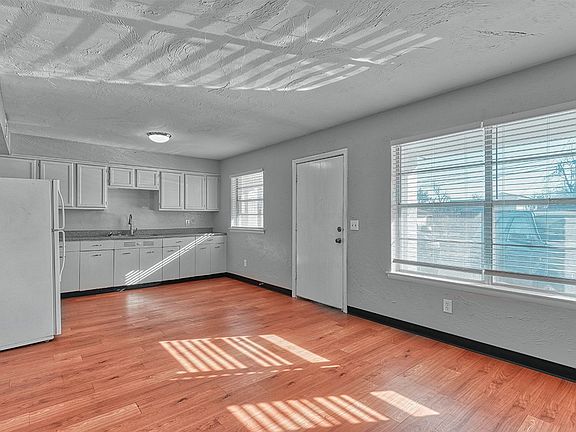 4th image of 2711 NW 36th St #2725