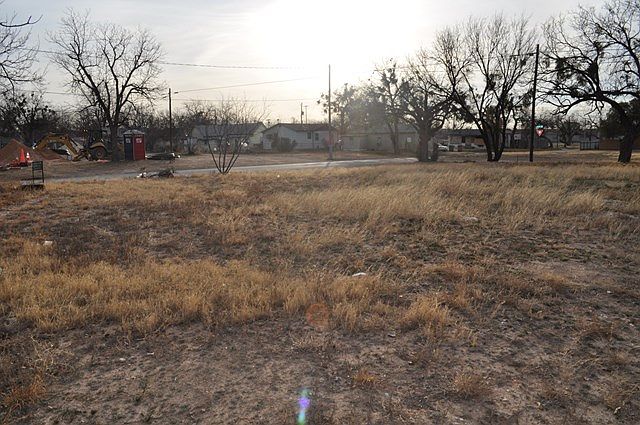 2nd image of 103 W 10th St