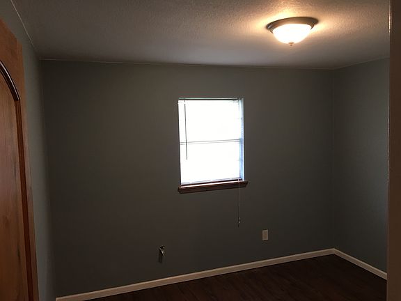 4th image of 737 Demaret Dr #B